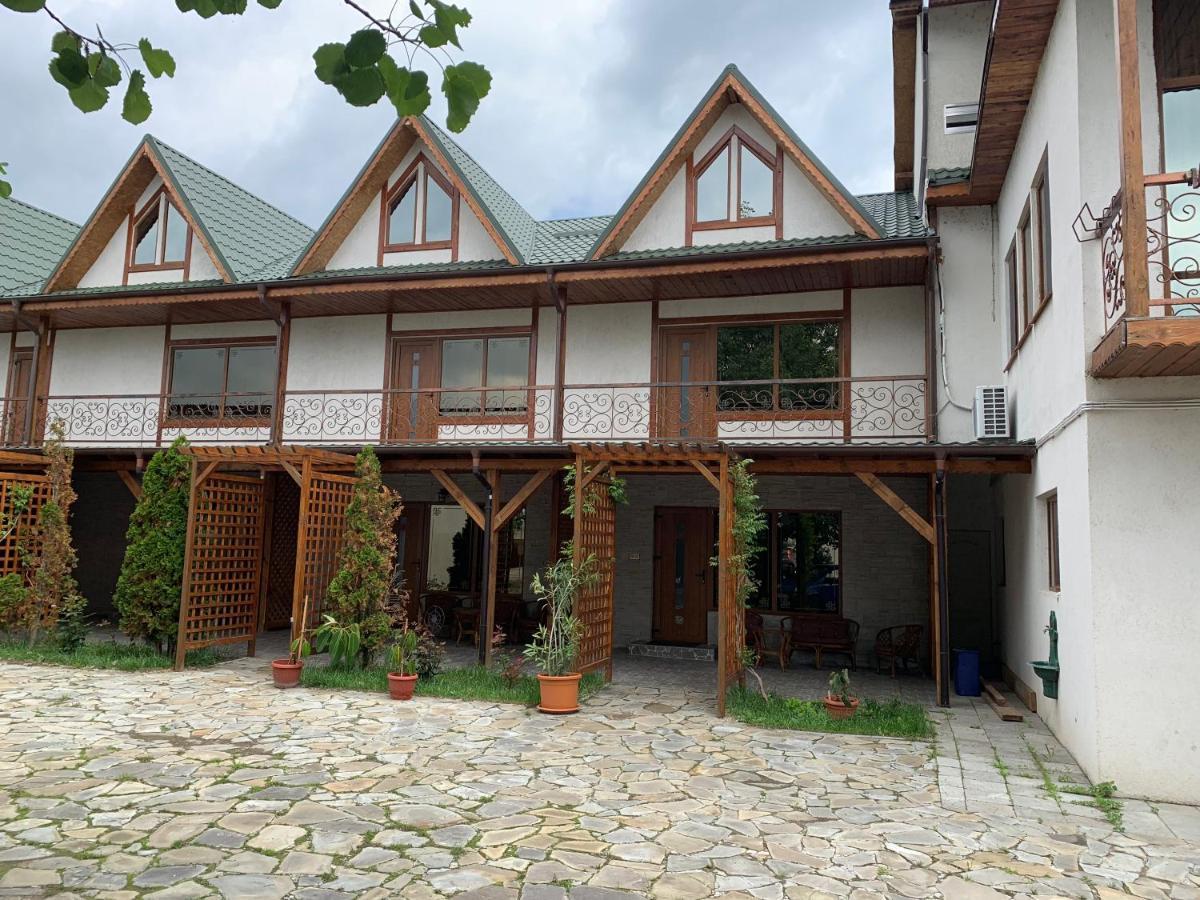 Pensiune Restaurant Rustic Rm Sarat ริมนิคูซารัต ภายนอก รูปภาพ