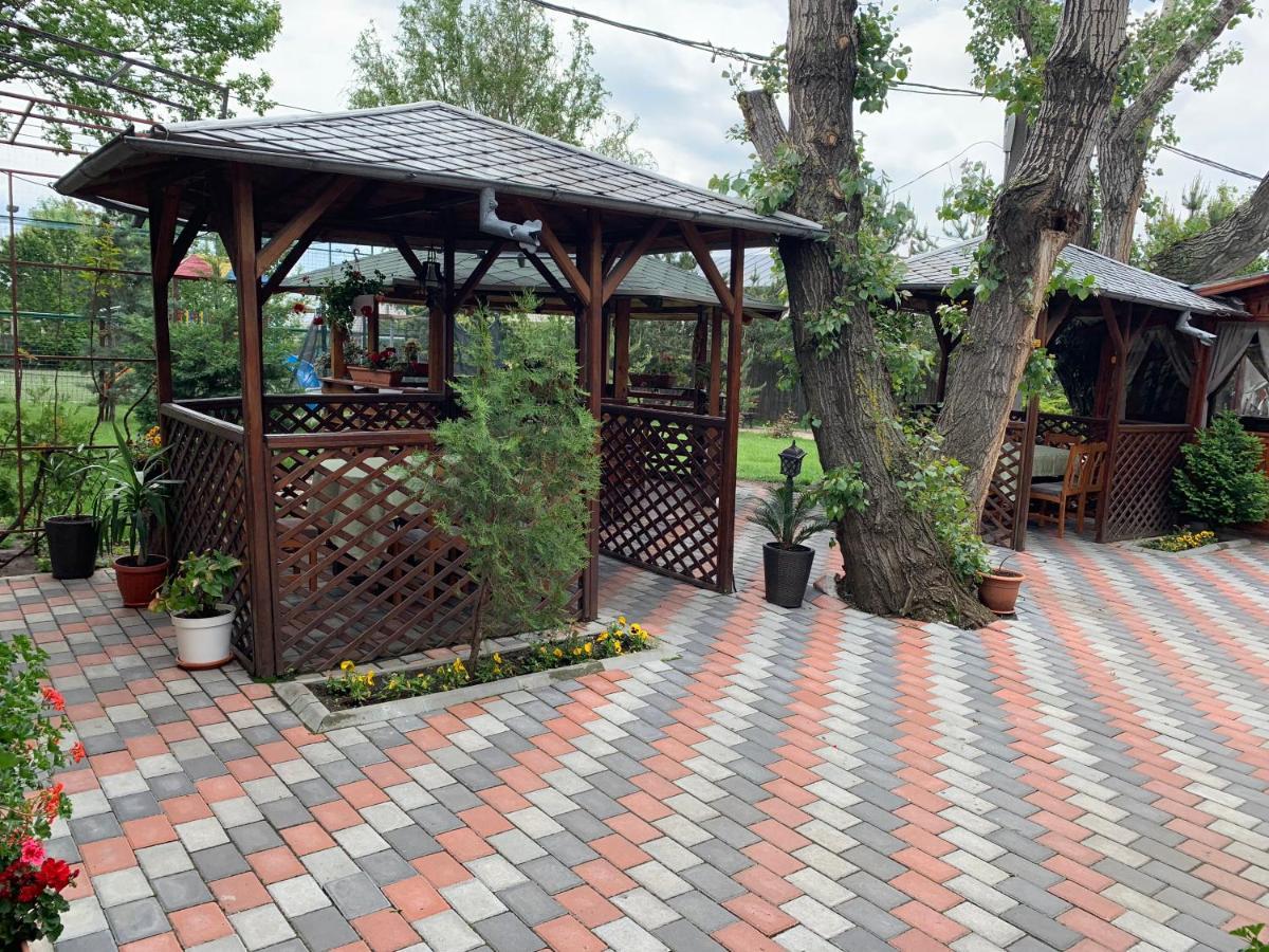 Pensiune Restaurant Rustic Rm Sarat ริมนิคูซารัต ภายนอก รูปภาพ